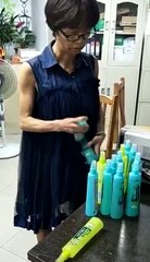 Hırsız Çinli kadın çaldığı şeyleri böyle boşalttı