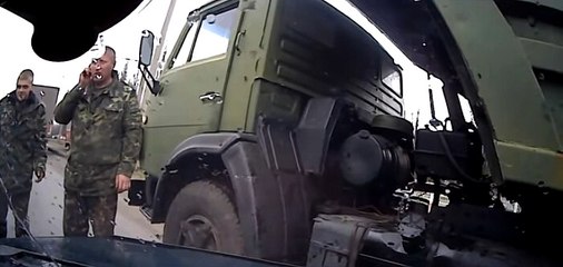 FRENİ PATLAYAN KAMYONDAN BÖYLE ATLADI