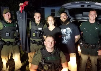 Fugitive Couple Smiles for Photo With Florida Police After Car Chase