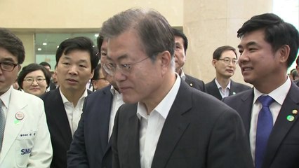 문재인 대통령 "의료기기 산업 불필요한 규제 혁파" / YTN