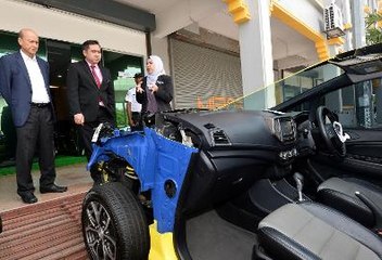 Child car seat ruling may not be enforced, ministry to study issue