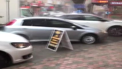 Çengelköy'de Şiddetli Yağış Etkili Oldu, Yolları Su Bastı