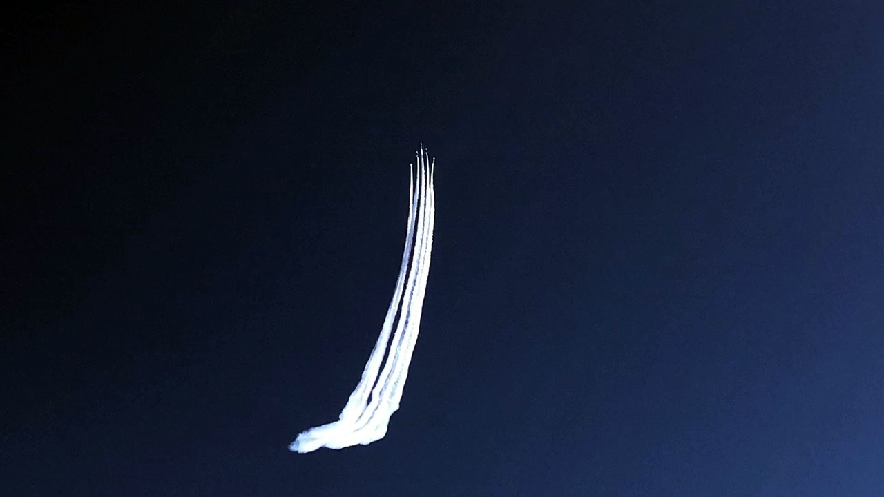 An airplane  Show T4