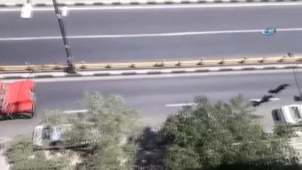 - İran'da Prefabrik Ev Taşıyan Tır Sokağa Sığmadı