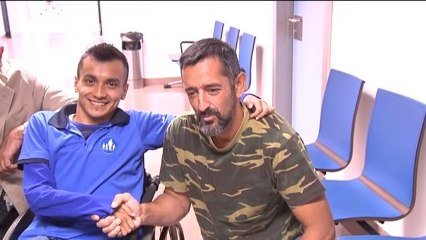 El doctor Cavadas devuelve la sonrisa a un joven guatemalteco que estaba “partido en dos”