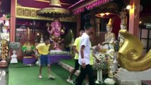 Tailândia: 'Javalis Selvagens' participam de cerimônia budista