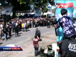 Unjuk Rasa LSM di Kantor DPRD Pangandaran Berakhir Bentrok
