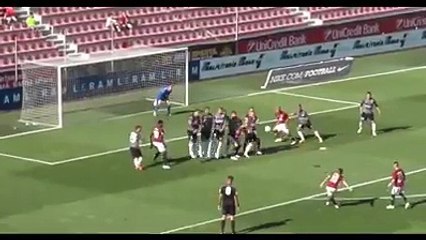 شاهد.. أغرب فرصة هدف ضائع في عالم كرة القدم#الوطن #منوعات