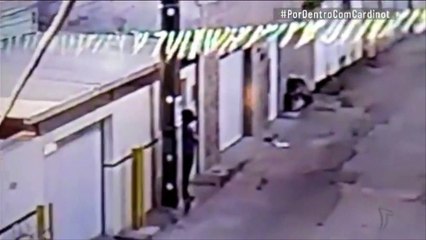 Bandidos filmados com espingarda doze em Águas Compridas