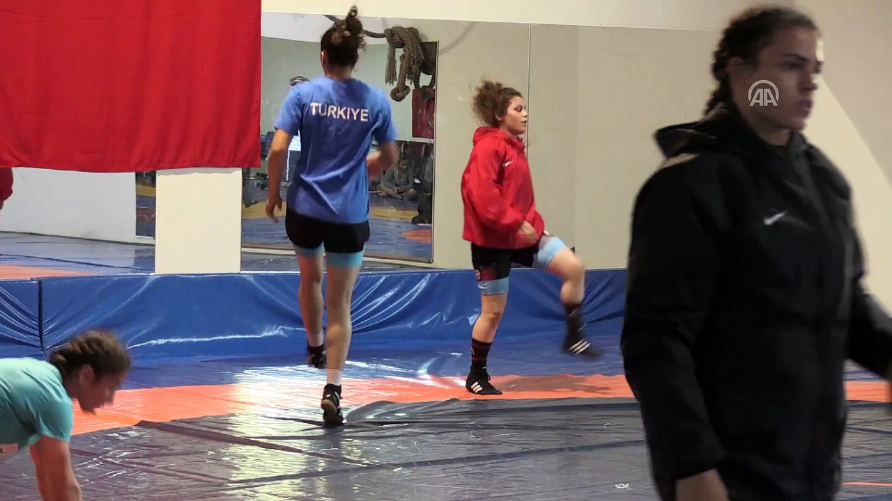 Genç Kadınlar Güreş Milli Takımı'nın Yalova kampı