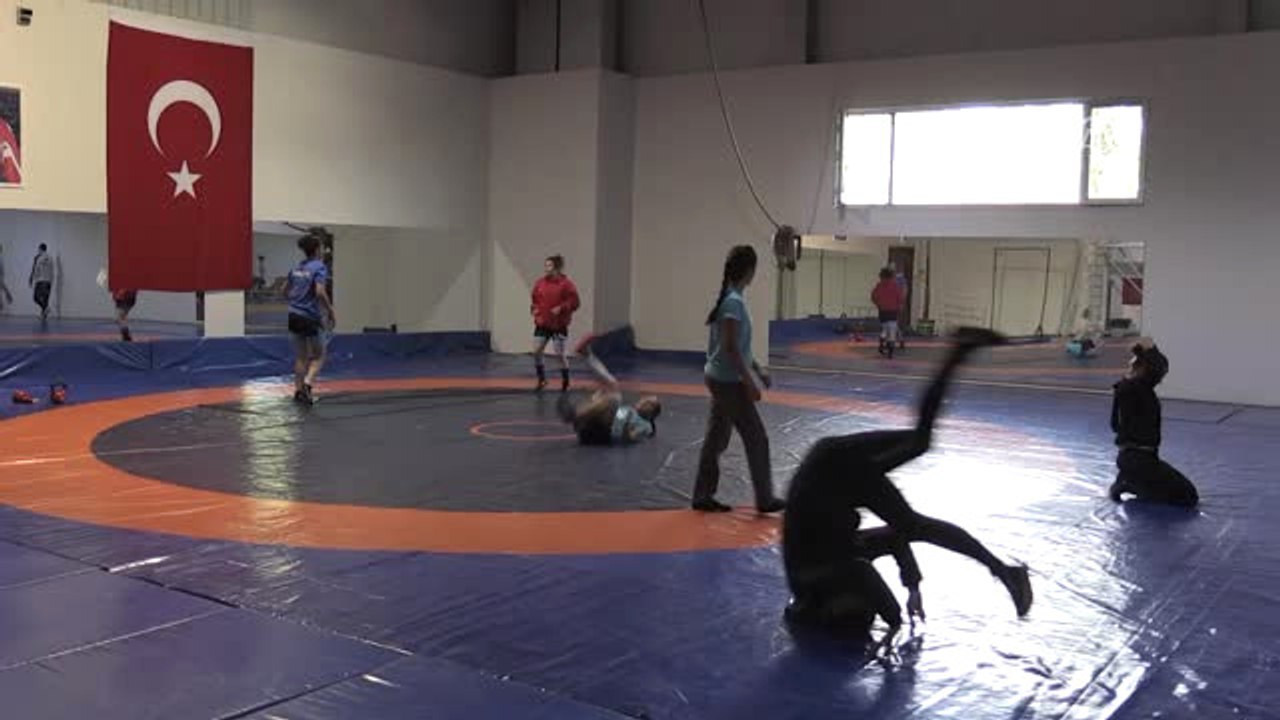 Genç Kadınlar Güreş Milli Takımı'nın Yalova Kampı