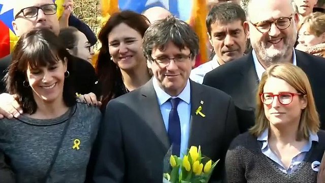 Суд Испании отзывает ордер на арест Пучдемона