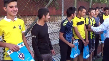 Yüksekova'da polislerle öğrenciler futbol oynadı - HAKKARİ