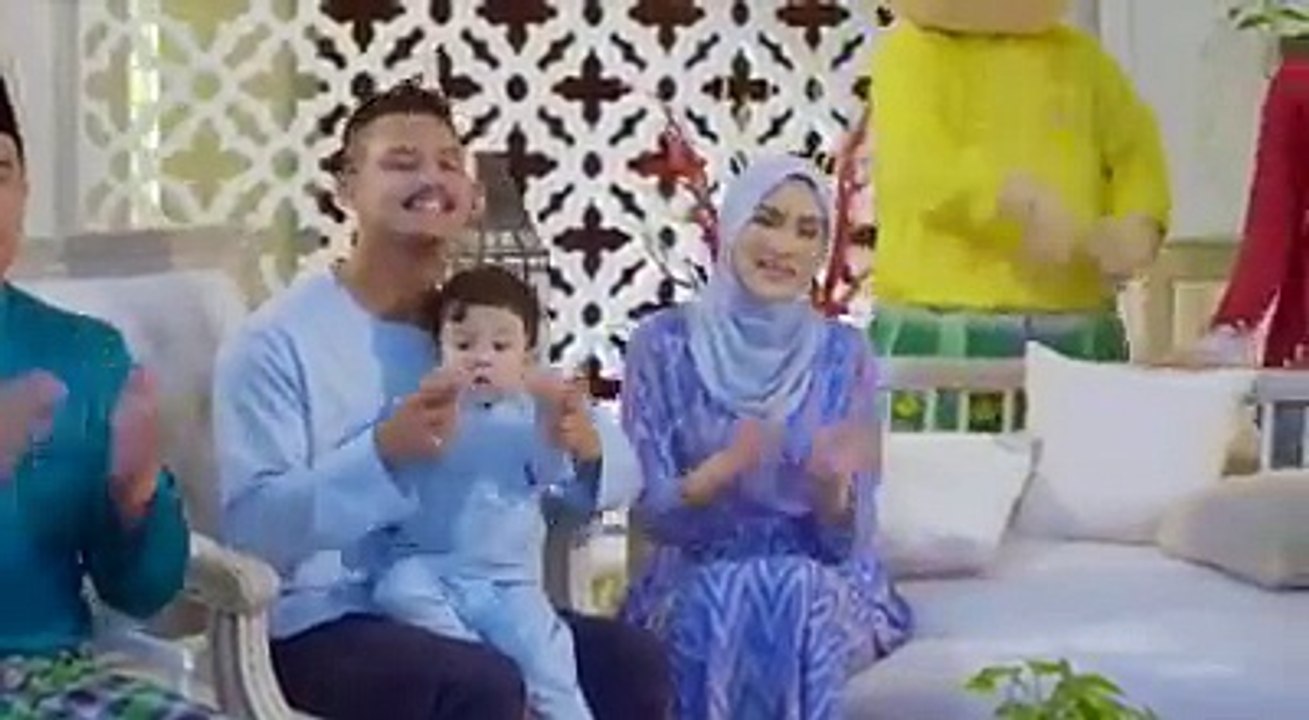 Kawan-kawan semua dah beli baju raya tak? Tahun ni Upin dan Ipin beli baju raya di Jakel. Baju Melayu Upin & Ipin di Jakel ni ada banyak pilihan warna dan semua