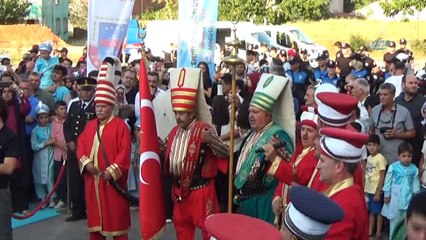 Şehit polisin anısına 100 çocuk sünnet ettirildi