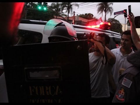 Vlogueiro Mamãe Falei agride verbalmente manifestantes pró-MPL