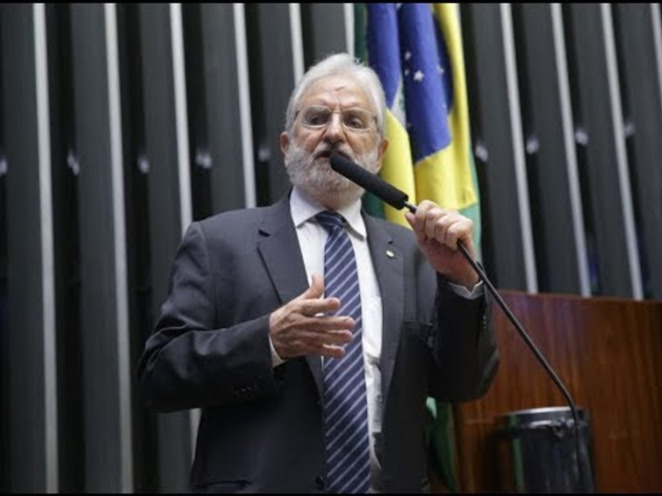 Ivan Valente cita Olavo de Carvalho para desmoralizar Eduardo Bolsonaro em debate sobre Marx