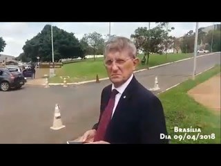 Deputado do PMDB que incitou violência contra Lula é esculachado e foge