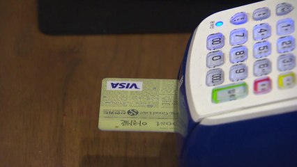 수수료 또 인하?...최저임금 불똥 카드사 울상 / YTN