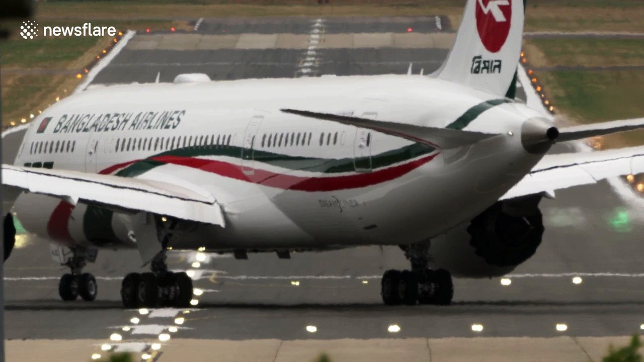 Boeing 787 Dreamliner’s near-vertical takeoff wows crowd at Farnborough Airshow