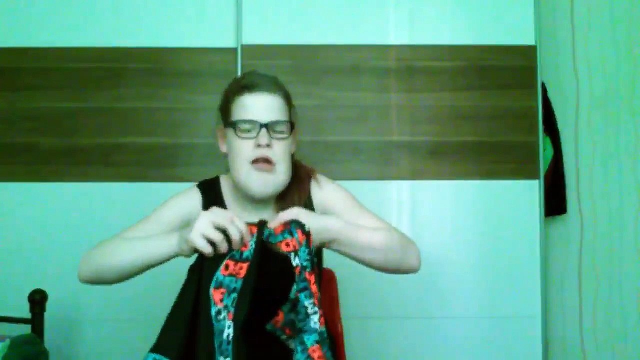BetonKinn zeigt ihre geklauten Sachen (720p_30fps_H264-192kbit_AAC)