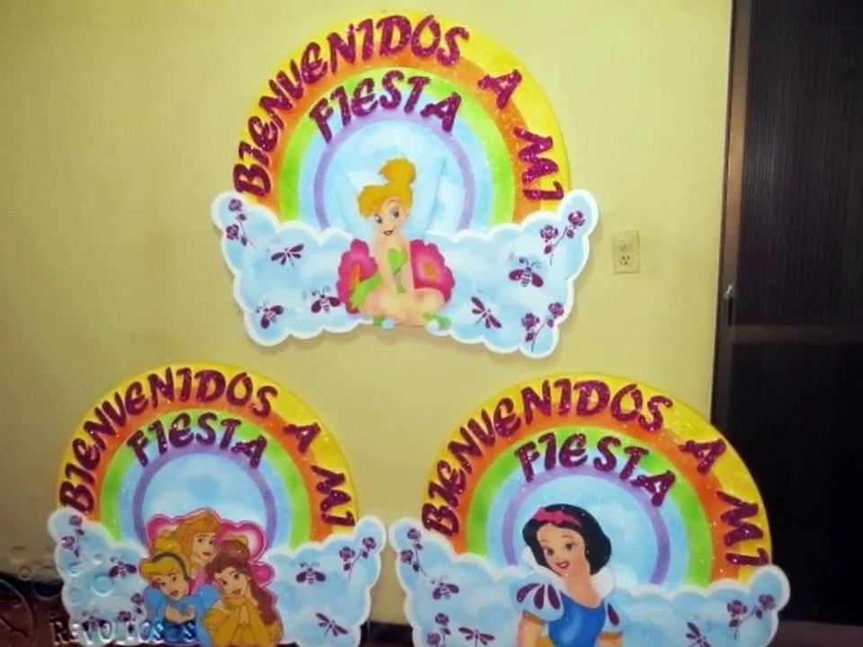 Thematic party decoration with figures in icopor and welcome signs