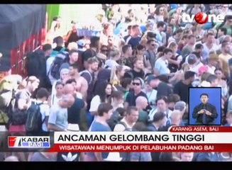 Ratusan Wisatawan Menumpuk di Pelabuhan Padang Bai