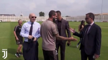 What Happened When Cristiano Met Juventus Team Mates First Time ?