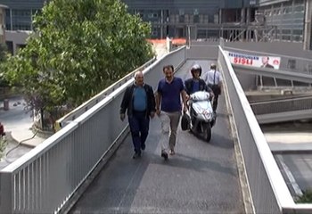 Üst Geçidi Köprü Gibi Kullanıyorlar