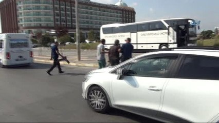 Antalya'da Motosikletler Çarpıştı: 2 Yaralı