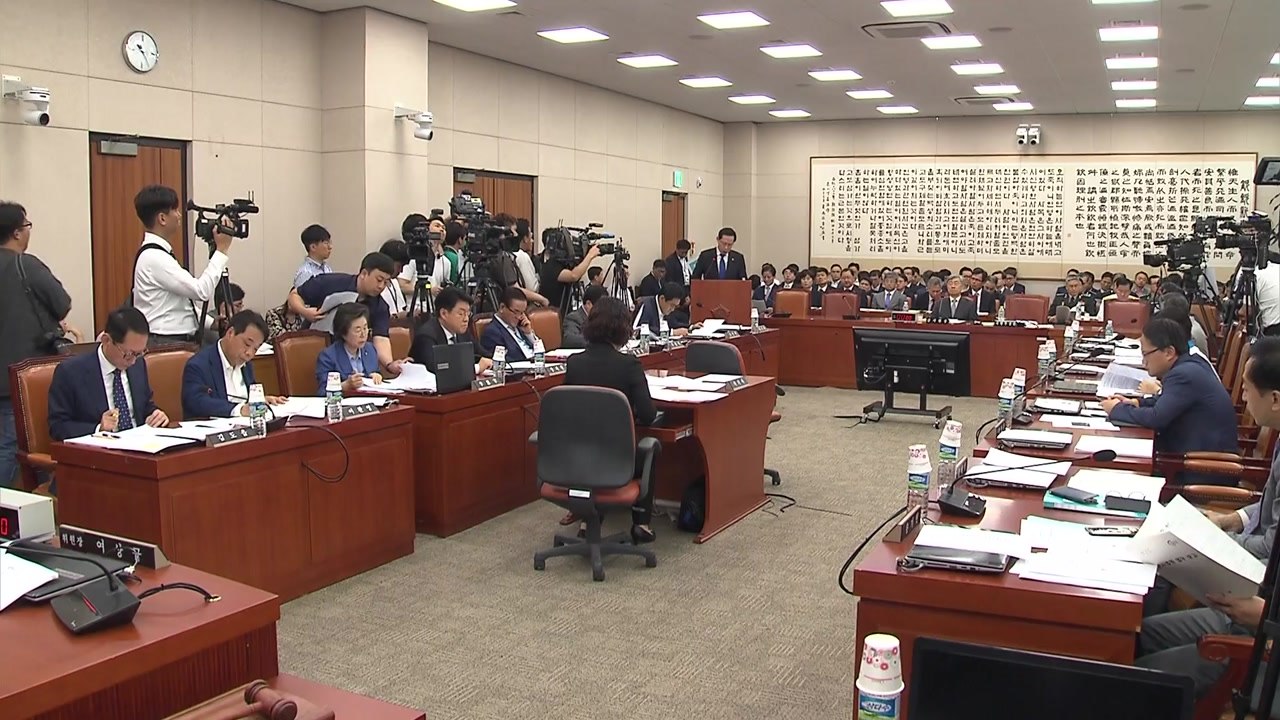 "충격, 배후 밝혀야" vs "쿠데타 음모 허위사실" 국회 법사위, '계엄령 문건'...