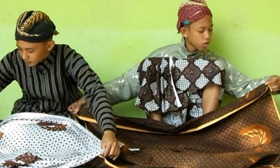 Latih Kerja Sama Siswa Baru Lewat Permainan Tradisional