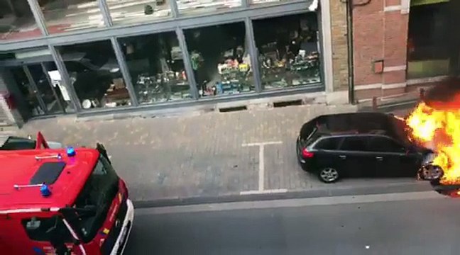 Voiture en feu à La Roche-en-Ardenne