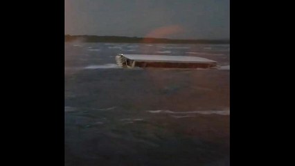 Al menos 11 muertos al naufragar una embarcación turística en Misuri