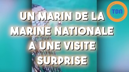 Un marin de la Marine nationale a une visite surprise