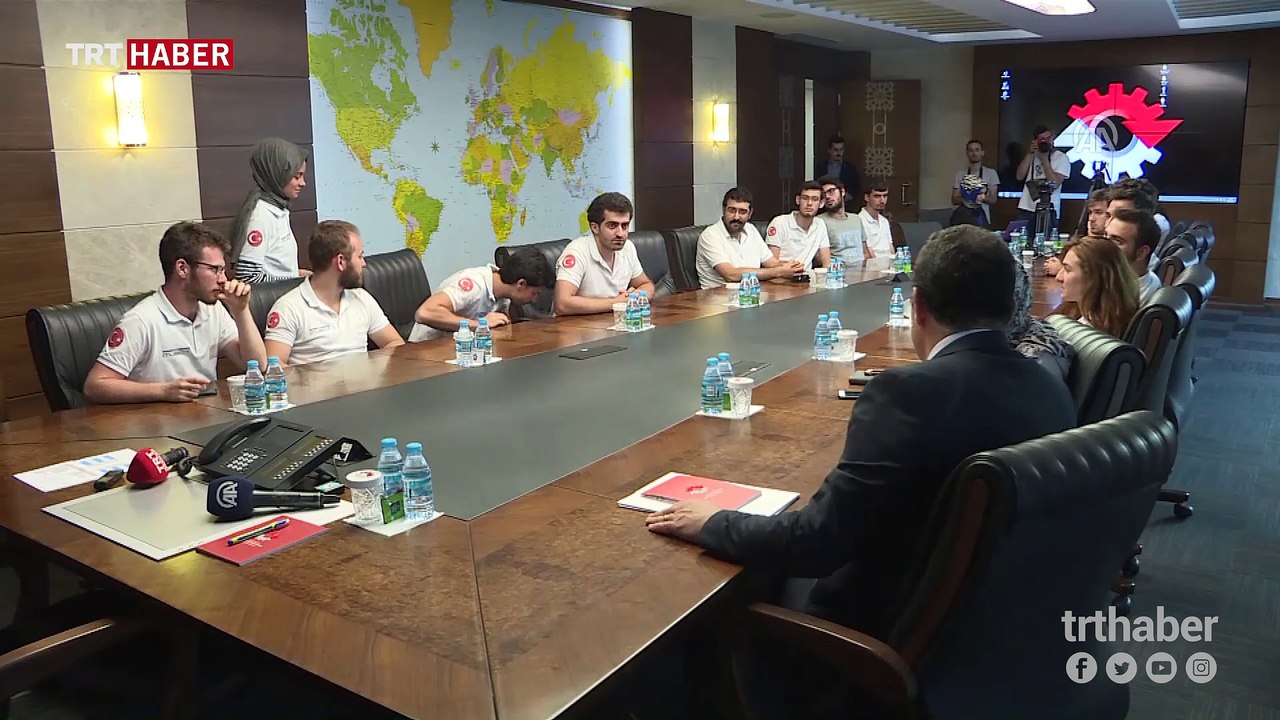 Bakan Mustafa Varank İTÜ Güneş Arabası Ekibi'ni kabul etti