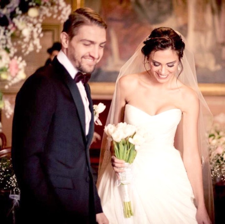 Şükran Ovalı'dan Caner Erkin'e Şiirli Aşk Göndermesi: Şimdi Benim Tahtım Senin Dizindir