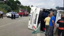 Elektrik Direği Yükleyen İş Kamyonu Halk Otobüsüne Çarptı:  2 Ölü 8 Yaralı