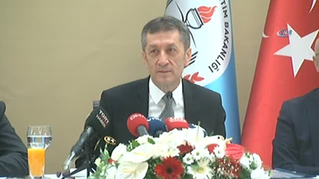 Bakan Ziya Selçuk: Bir Eğitim Sisteminin Bir Güne Çocuğa İngilizce Öğretmesini Beklemiyoruz
