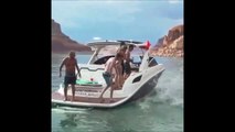 Elle tente un backflip sur un bateau ... Raté