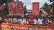 Cientos de trabajadores del textil piden un salario digno en Bangladesh