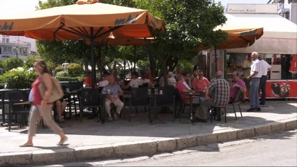 Η Αχτσιόγλου δίνει αναδρομικά στους συνταξιούχους, ο Χουλιαράκης τα παίρνει πίσω