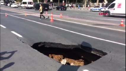 Ek Görüntü-Dolmabahçe'de Yolda Çökme