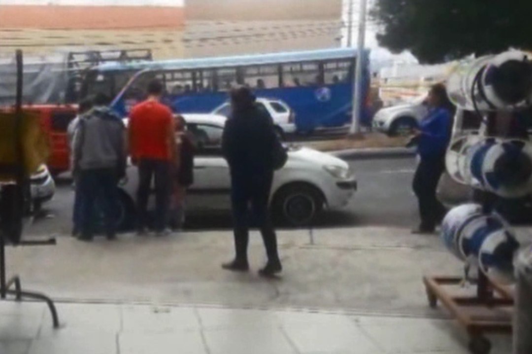 Mujer fue asaltada por una banda de saca pintas al sacar más de 40 mil dólares de una entidad bancaria