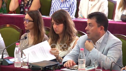 Ora News - Mbi 7 mijë fëmijë shqiptarë pa shtetësi