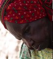 À 70 ans, Maldou Hassan est la plus ancienne potière de Gaoui. Elle est potière depuis 50 ans. Un savoir-faire qu’elle a hérité de sa grand-mère. La poterie de