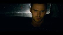 Persecución al límite - Tráiler de la película de acción con Nicholas Hoult y Felicity Jones