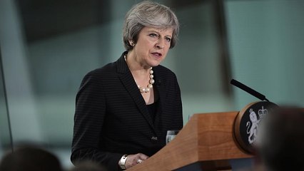 Theresa May apela a evolução na posição da UE quanto à Irlanda do Norte