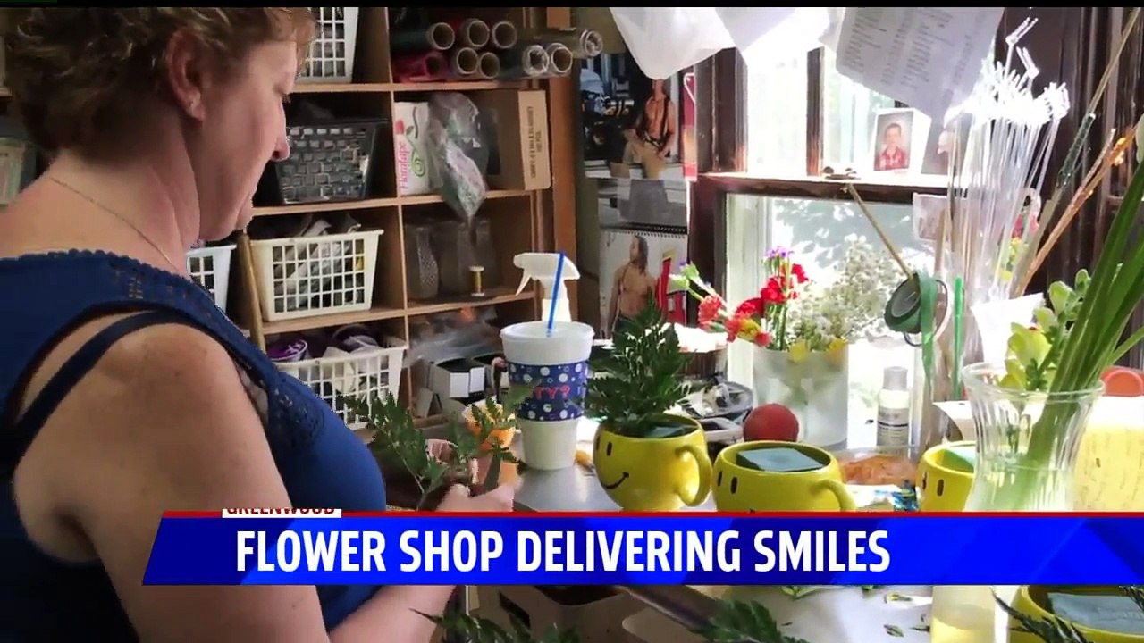 Flower Shop Surprises Community Members with Flowers `Just Because`