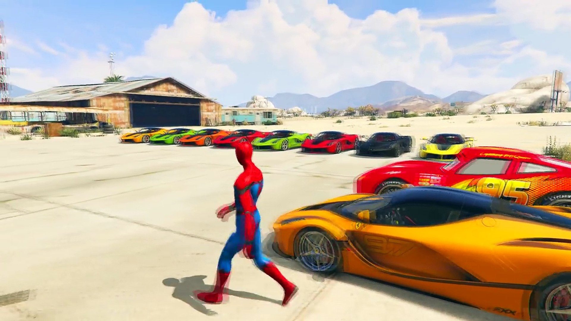 Simsek Mcqueen Ve Orumcek Adam Arkadaslari Ile Egleniyor Cizgi